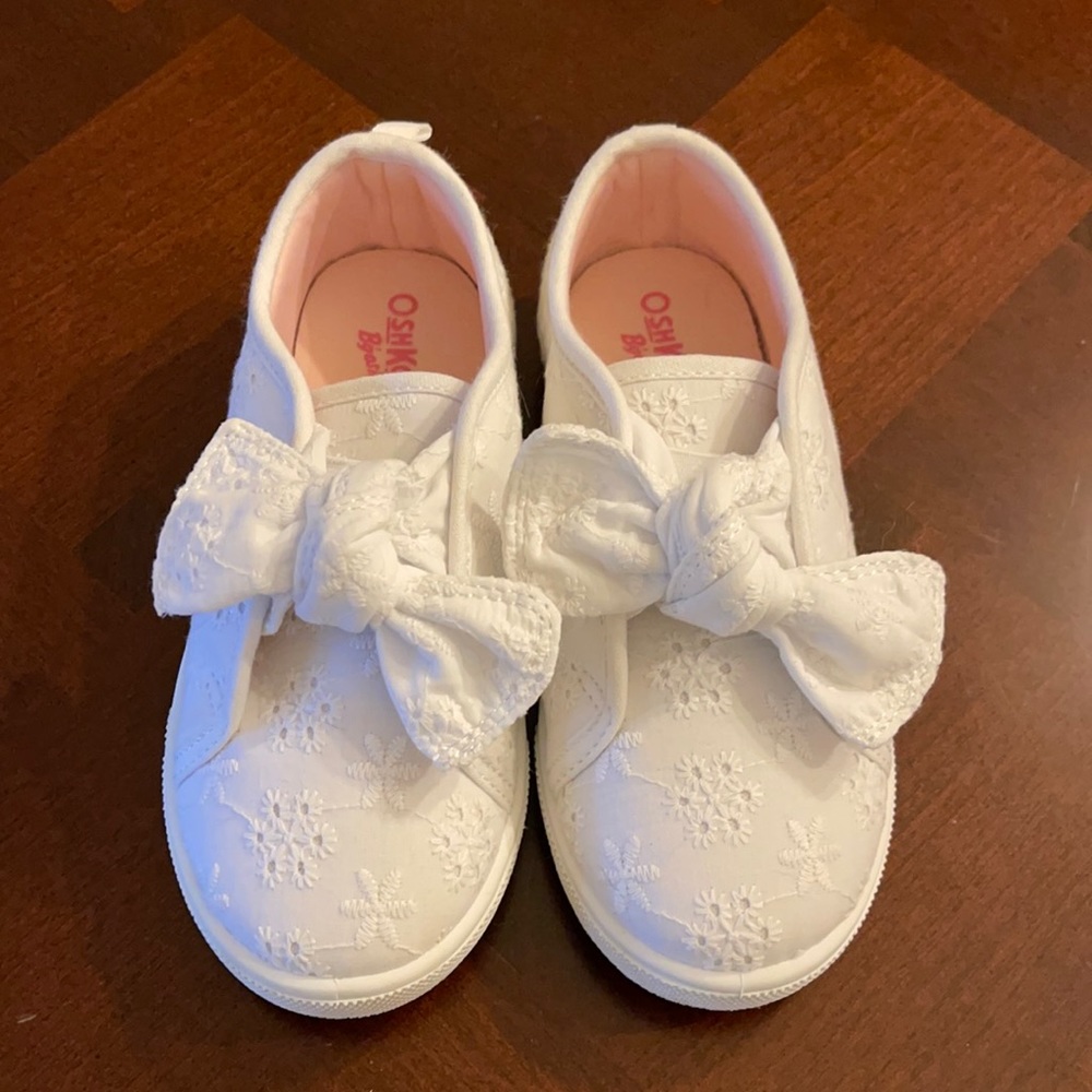 Oshkosh gently worn girls size 12 shoes